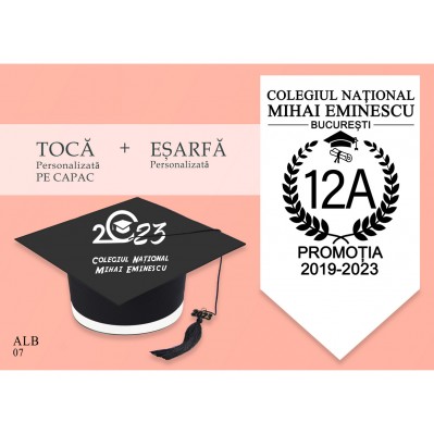 Tocă personalizata PE CAPAC + esarfa personalizata - ALB Tocă personalizata PE CAPAC + esarfa personalizata - ALB